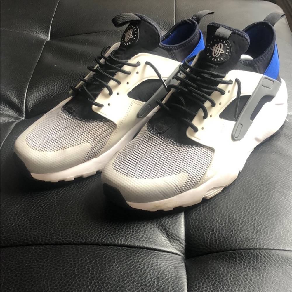 White Nike Air Hurache